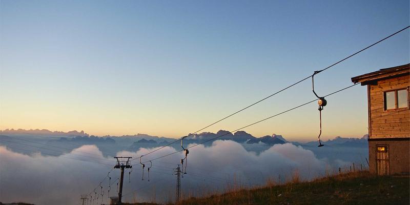 NBA 2K MT币价格波动解密：从赛季更新到球员卡包，为何你的虚拟资产像比特币一样起伏？