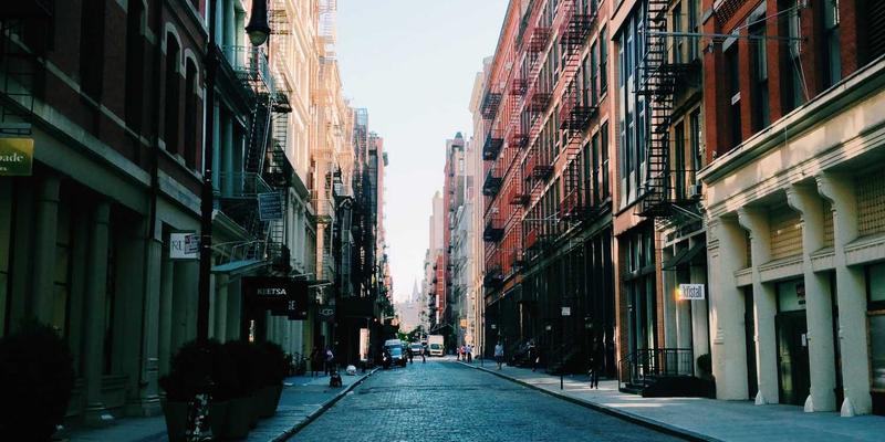 区块链游戏消费心理揭秘：NBA MT Coins与NFTs背后的冲动购买与投资决策分析